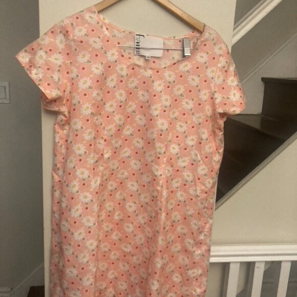 Sweet Pink Floral Mini - Picture 2 of 5